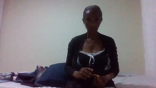 Snapshot of sweets_80 chatting on July 6, 2026, 6:43 pm sweets 80 online show from July 6, 2026, 6:43 pm