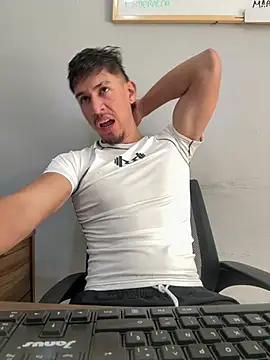 Aaronfox x online show from July 29, 2026, 2:38 pm