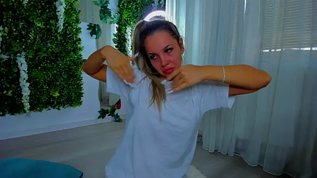 VivienCarter online show from September 14, 2025, 6:36 am