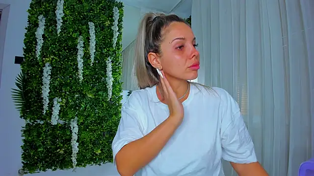 VivienCarter online show from October 6, 2025, 2:51 pm