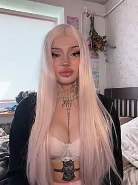madelinexx online show from June 17, 2026, 11:09 am