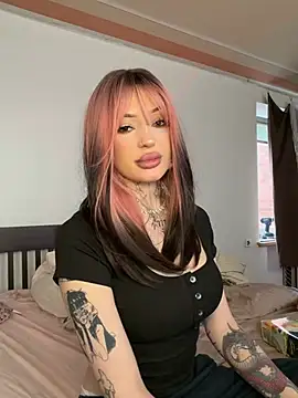 Snapshot of madelinexx chatting on March 18, 2026, 10:51 am madelinexx online show from March 18, 2026, 10:51 am