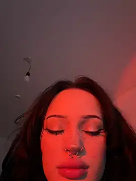 madelinexx online show from February 3, 2026, 12:10 pm