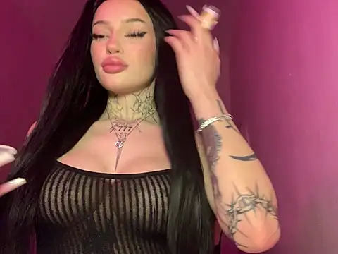 madelinexx online show from February 26, 2025, 8:25 pm