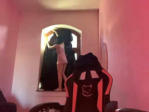 madelinexx online show from March 3, 2025, 7:35 am