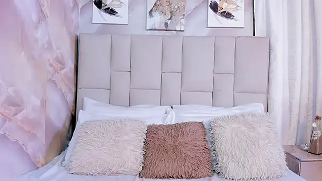 Jaslyn  Smith online show from February 25, 2026, 5:02 pm