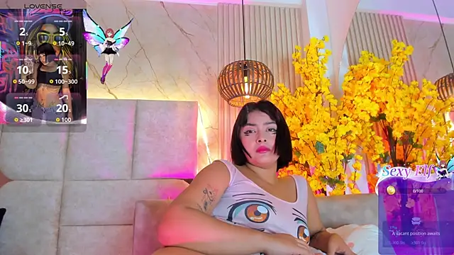 KimVelezz online show from May 3, 2026, 4:43 pm
