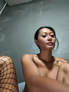 thai-dreamgirl online show from May 5, 2026, 10:46 pm