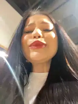 Chloe  Moon online show from February 1, 2025, 6:08 pm