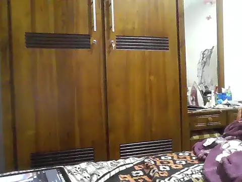 nikini1621 online show from November 17, 2025, 5:06 pm