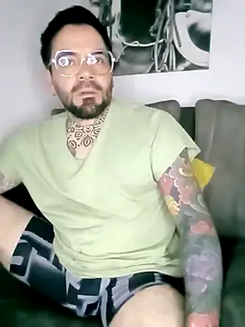 Snapshot of Samuel-334 chatting on December 11, 2024, 12:02 am Samuel-334 online show from December 11, 2024, 12:02 am