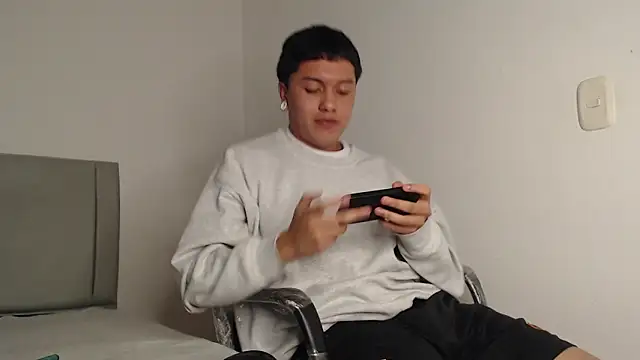 alex-lover online show from April 24, 2026, 6:15 am