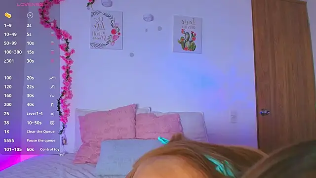 Snapshot of PollyGrey_ chatting on March 17, 2026, 10:24 pm PollyGrey online show from March 17, 2026, 10:24 pm