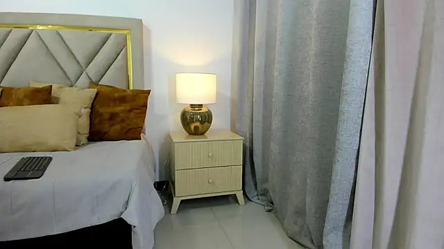 emily queen2 online show from October 22, 2025, 7:02 pm