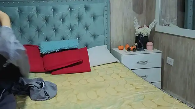 Marcelaa fox online show from March 4, 2026, 7:32 pm