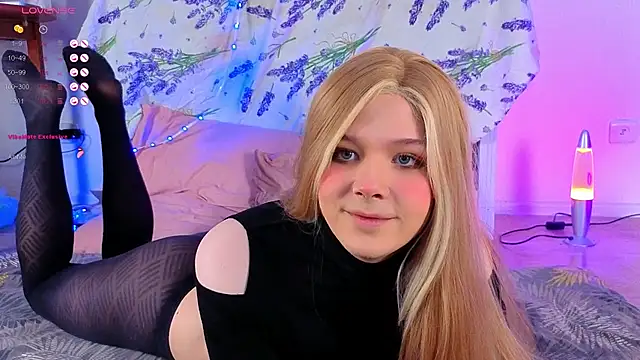  yourFoxy  online show from November 20, 2025, 4:07 pm