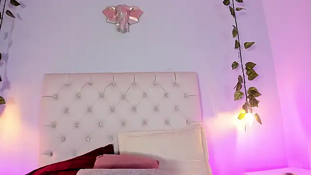 Isabella Flowers online show from December 5, 2025, 7:45 pm