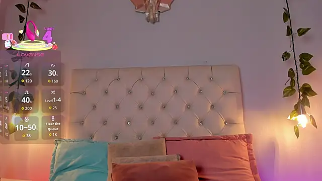 Isabella Flowers online show from September 25, 2025, 8:37 pm