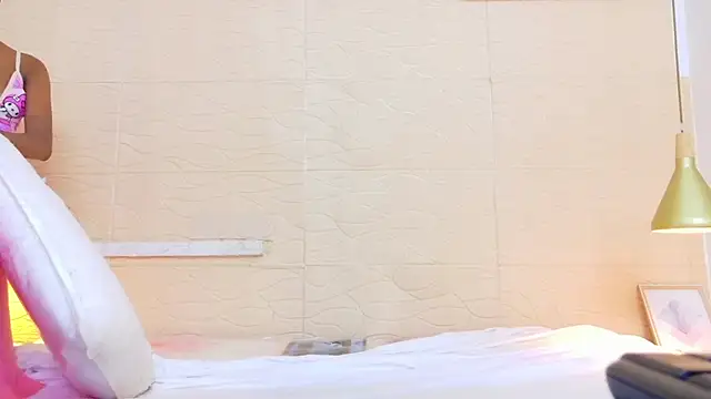 Chocolatte bar online show from February 21, 2025, 1:33 pm