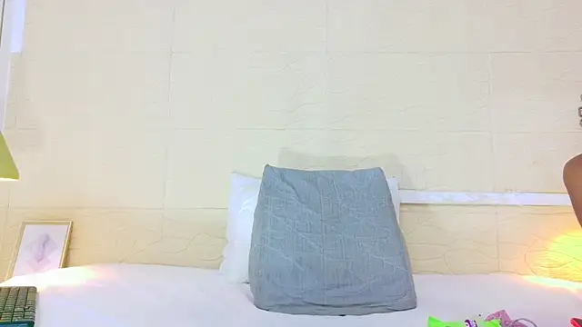 Chocolatte bar online show from October 31, 2025, 2:13 pm