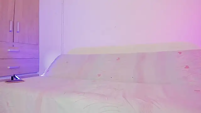 Snapshot of LoveBirds__1 chatting on November 7, 2025, 11:08 pm LoveBirds 1 online show from November 7, 2025, 11:08 pm