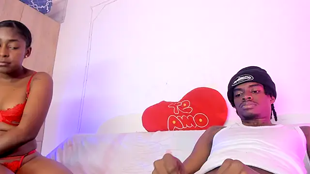 Snapshot of LoveBirds__1 chatting on October 18, 2025, 4:03 am LoveBirds 1 online show from October 18, 2025, 4:03 am