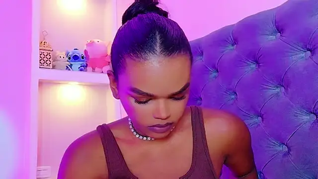 CamiEstrada online show from October 19, 2025, 10:07 am