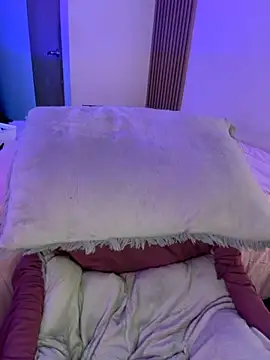 Snapshot of Mae_Henao9 chatting on September 15, 2025, 6:47 am Mae Henao9 online show from September 15, 2025, 6:47 am