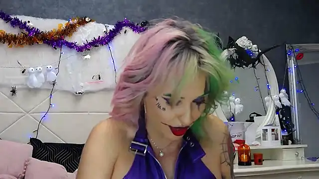 IssaSmith online show from October 31, 2025, 8:00 am