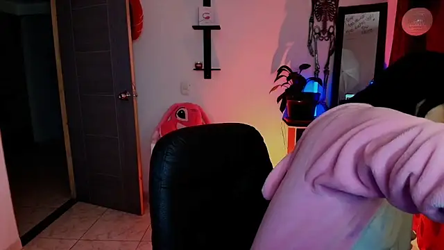 TinnaDawsom online show from October 7, 2025, 12:00 am