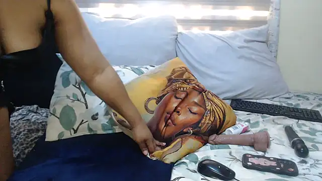 Foxybrownxx1 online show from June 24, 2026, 3:10 pm
