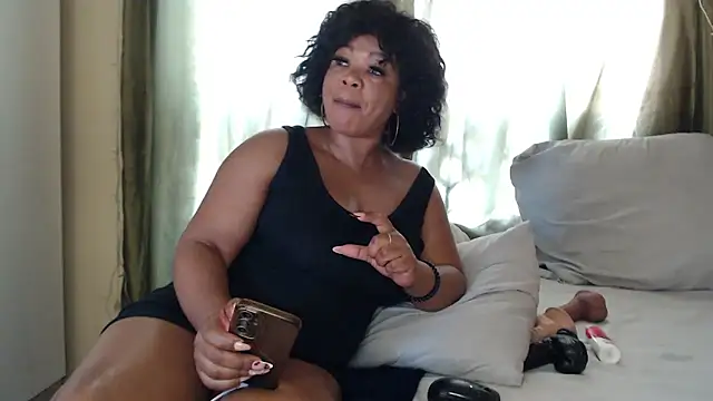 Foxybrownxx1 online show from January 15, 2026, 7:01 am