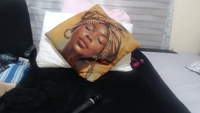 Foxybrownxx1 online show from July 18, 2026, 4:43 am
