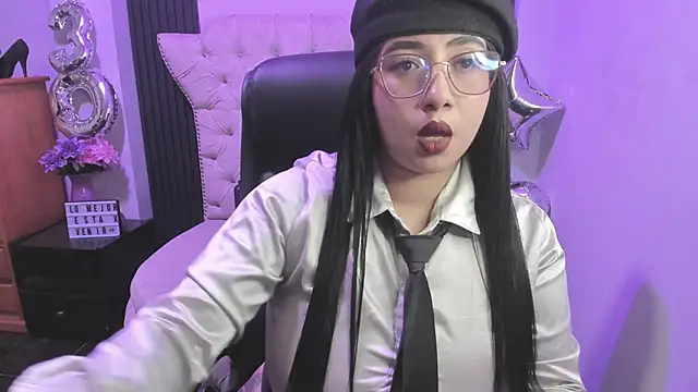 Sexy cristall  online show from May 7, 2026, 10:13 pm