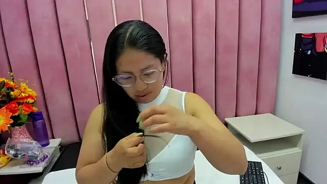 Miaa Smiith  online show from October 19, 2025, 4:26 am