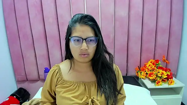 Miaa Smiith  online show from December 16, 2025, 3:33 am