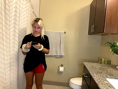 girlfriendmissy online show from September 14, 2025, 8:42 pm