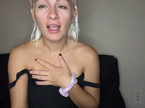 girlfriendmissy online show from September 28, 2025, 5:53 pm