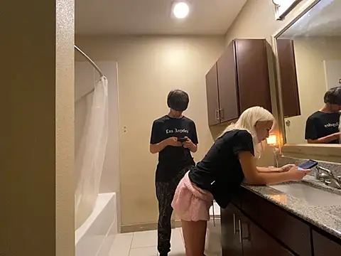 girlfriendmissy online show from March 6, 2025, 7:43 pm