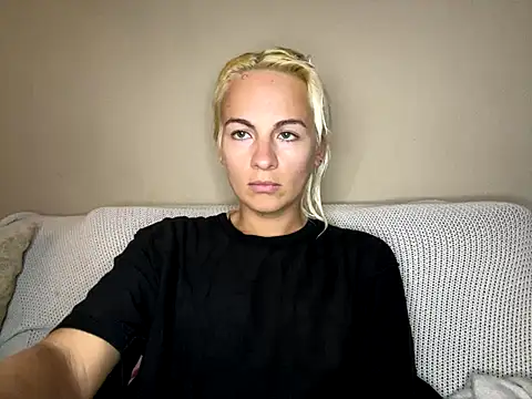 girlfriendmissy online show from October 3, 2025, 9:05 pm