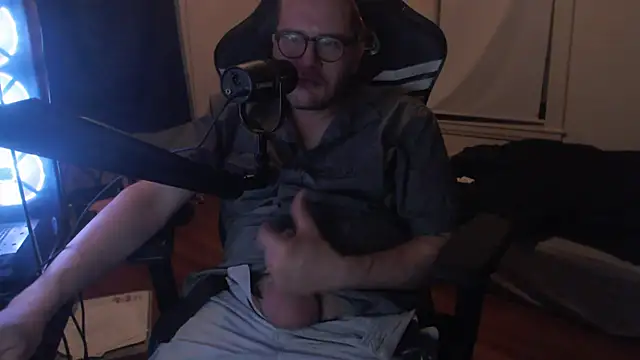 chicostick413 online show from September 19, 2025, 5:00 am