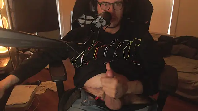 chicostick413 online show from November 2, 2025, 6:13 pm