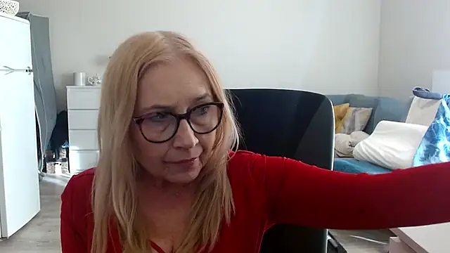 sofia xkiss online show from March 18, 2025, 2:39 pm