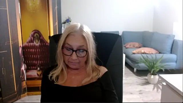 sofia xkiss online show from September 18, 2025, 2:20 pm