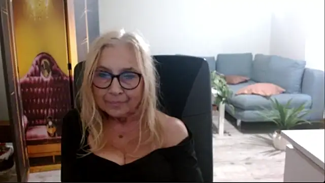 sofia xkiss online show from September 22, 2025, 2:34 pm