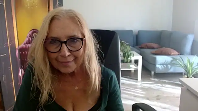 sofia xkiss online show from September 9, 2025, 1:42 pm