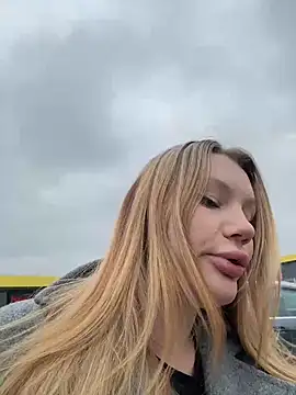 justmila online show from November 9, 2025, 11:58 am