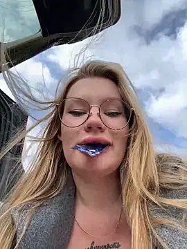 justmila online show from September 29, 2025, 11:16 am