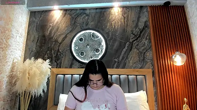 BellaPeers  online show from June 1, 2026, 11:43 am