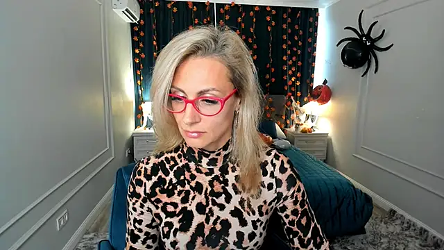 MuseOfStage online show from October 12, 2025, 11:22 am